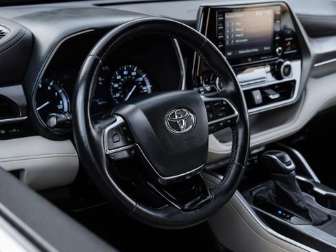 Used 2020 Toyota Highlander Limited image 14