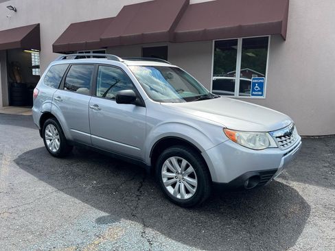 Used 2012 Subaru Forester 2.5X Limited AWD/4WD image 4