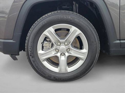 Used 2024 Jeep Compass Latitude AWD/4WD image 24