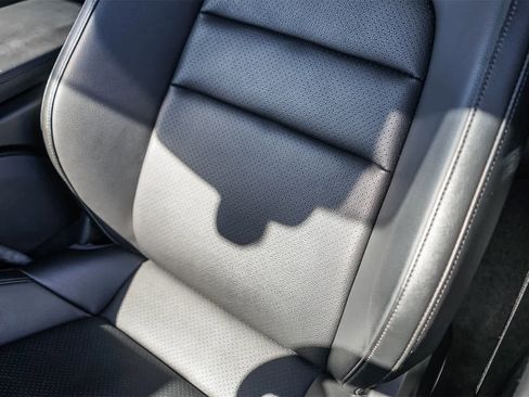 Used 2021 Porsche Taycan image 22