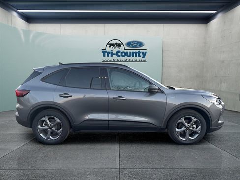 Used 2025 Ford Escape ST-Line w/ Equipment Group 301A image 7