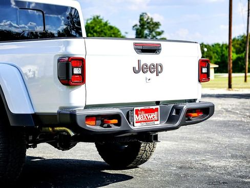 New 2025 Jeep Gladiator Mojave w/ Convenience Group image 10