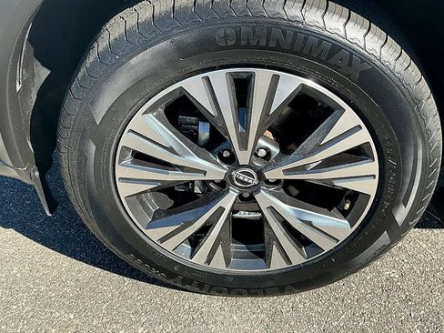 Used 2023 Nissan Rogue SV image 10