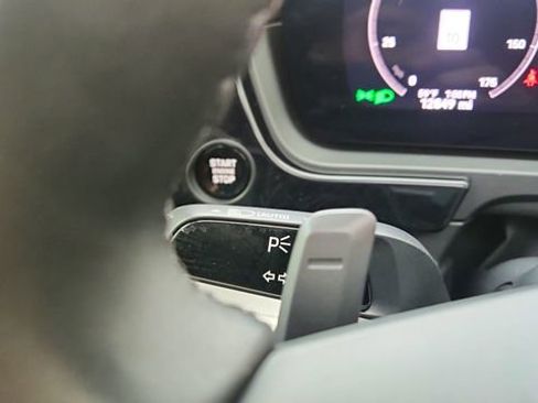 Used 2025 Porsche Cayenne w/ Premium Package image 41