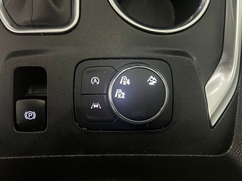 Used 2022 Chevrolet Traverse LS image 15