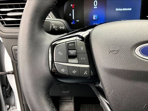 Certified 2025 Ford Escape SE FWD image 18