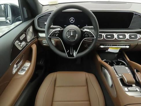 New 2026 Mercedes-Benz GLS 450 4MATIC image 10