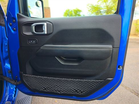 Used 2021 Jeep Wrangler Unlimited Sahara AWD/4WD image 18