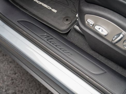 Certified 2026 Porsche Macan AWD/4WD image 12