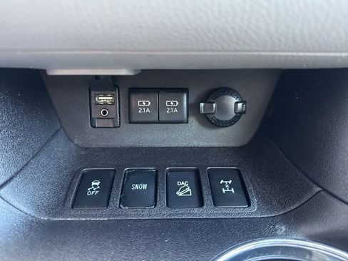 Used 2018 Toyota Highlander XLE image 16