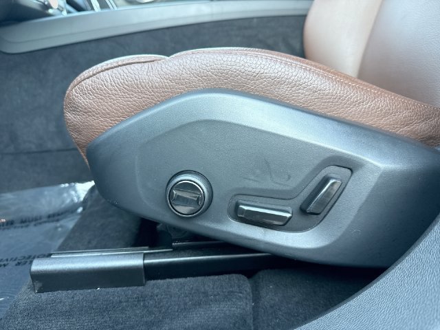 Certified 2024 Volvo XC60 B5 Plus w/ Protection Package Premier AWD/4WD image 17