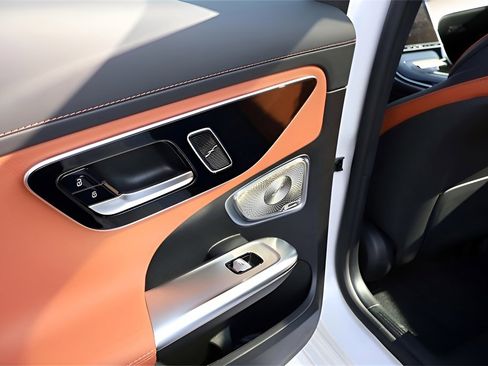 Used 2025 Mercedes-Benz C 300 4MATIC Sedan image 44