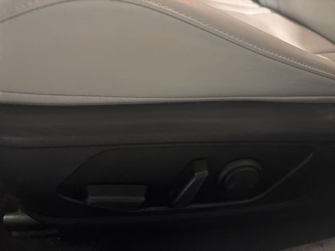 Used 2025 Hyundai Elantra Limited image 23