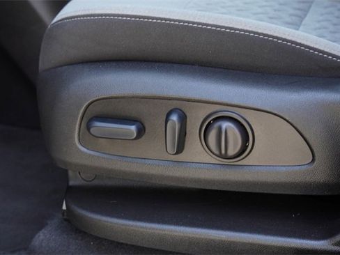 Used 2023 Chevrolet Equinox LT image 20