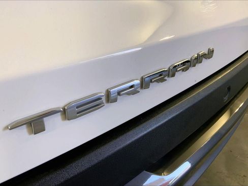 Used 2025 GMC Terrain Elevation FWD image 8