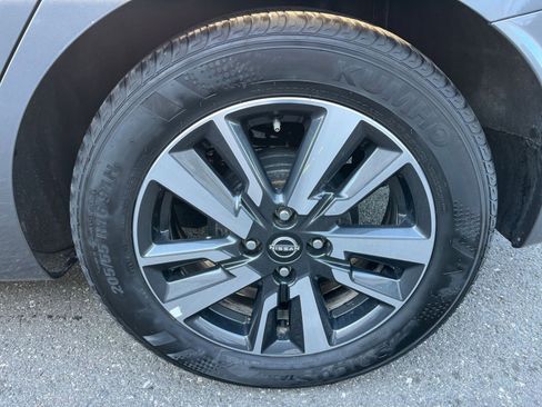 Used 2025 Nissan Versa SV image 29