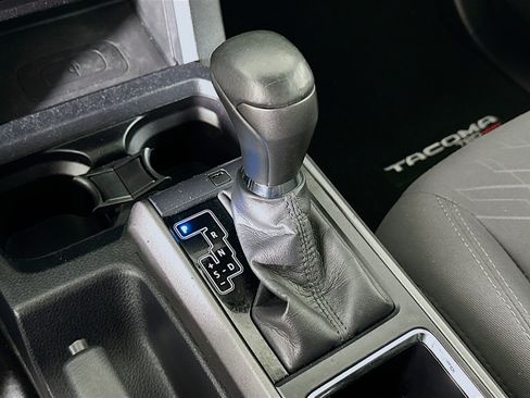Used 2017 Toyota Tacoma TRD Sport RWD image 24