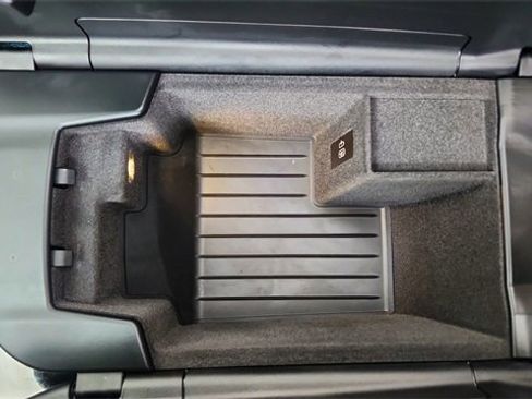 Used 2023 BMW 530e xDrive w/ Premium Package image 54