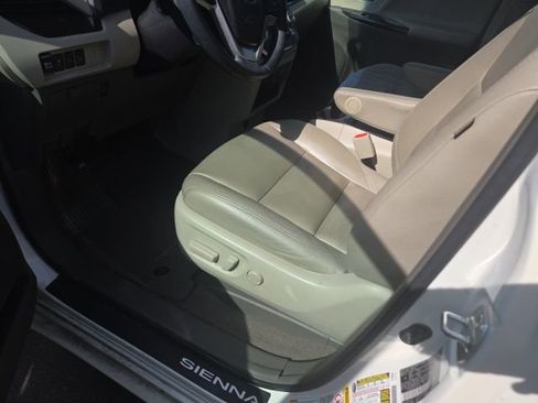 Used 2015 Toyota Sienna XLE w/ XLE Navigation Package image 14