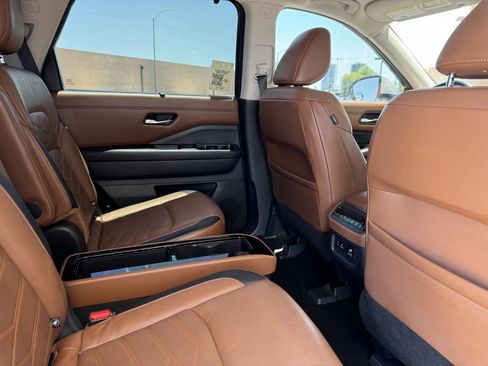 Used 2022 Nissan Pathfinder Platinum w/ Cargo Package image 44