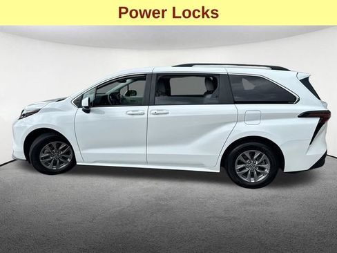 Used 2024 Toyota Sienna LE w/ LE Plus Package AWD/4WD image 6