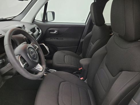 Used 2018 Jeep Renegade Latitude w/ Popular Equipment Group FWD image 17