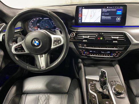 Used 2021 BMW M550i xDrive w/ Executive Package image 2