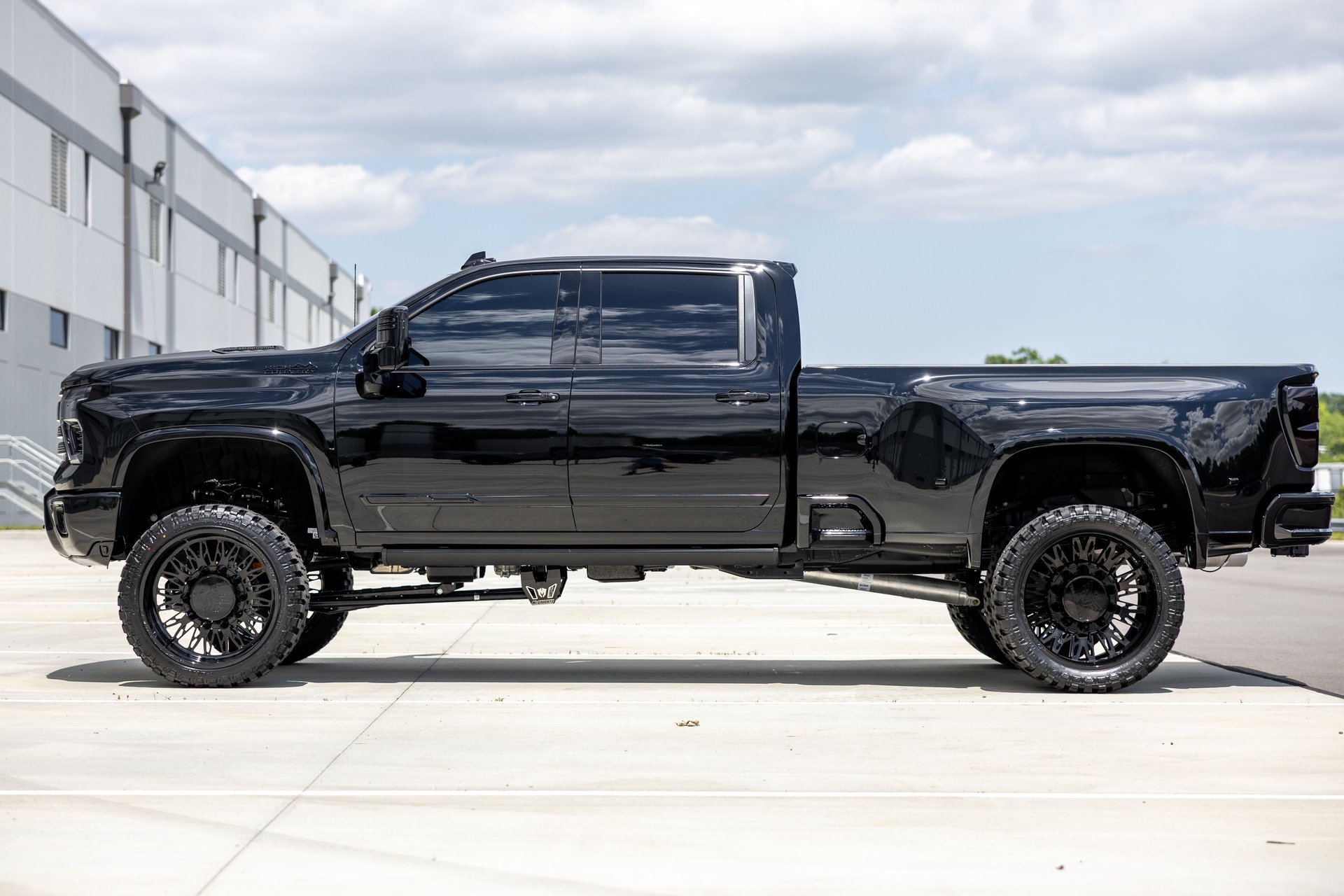 Used 2026 Chevrolet Silverado 3500 High Country w/ High Country Premium Package AWD/4WD image 14