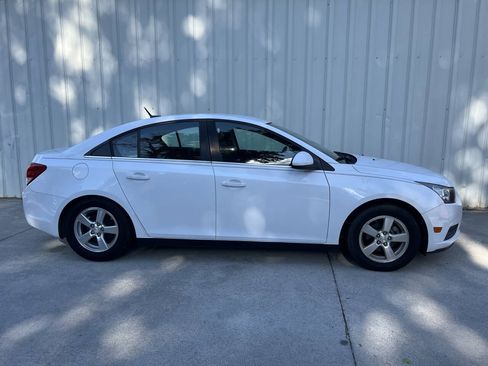 Used 2014 Chevrolet Cruze LT FWD image 2