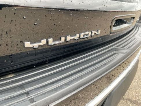 Used 2022 GMC Yukon XL SLT w/ SLT Premium Package image 31