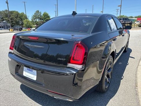 Used 2021 Chrysler 300 Touring w/ Sport Appearance Package RWD image 8