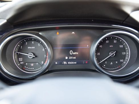 Used 2020 Buick Encore GX Essence image 12