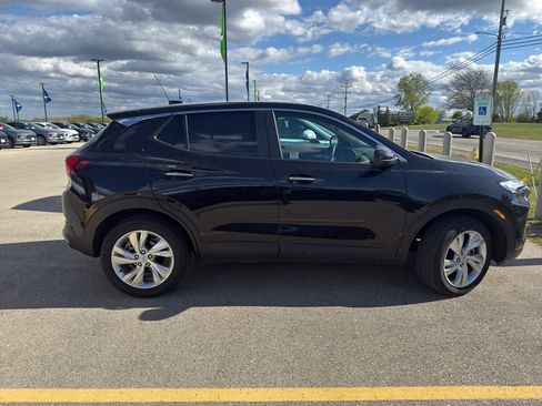 Used 2024 Buick Encore GX Preferred w/ Comfort Package AWD/4WD image 3