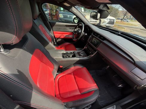 Used 2017 Jaguar XF R-Sport image 10