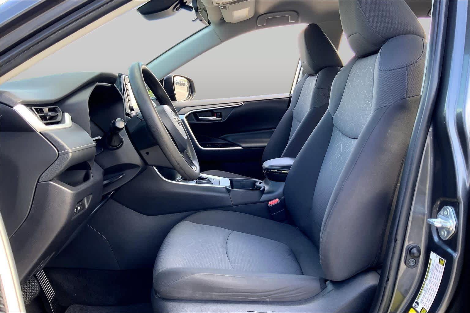 Used 2021 Toyota RAV4 XLE FWD image 8