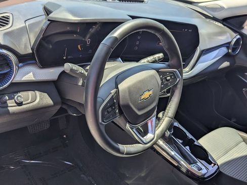 Used 2025 Chevrolet Trax LT w/ LT Convenience Package FWD image 15