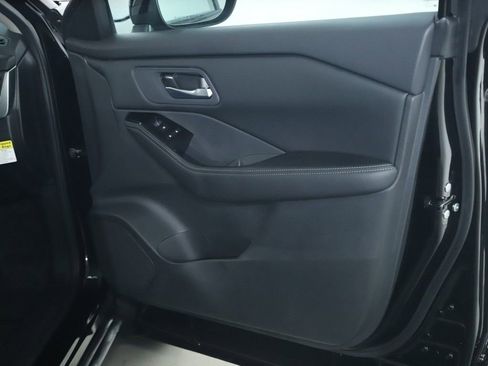 Certified 2026 Nissan Rogue SV image 34