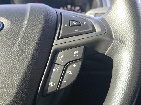 Used 2018 Ford Edge SE image 16