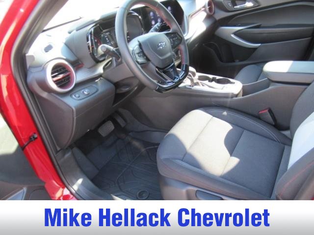 Used 2026 Chevrolet Trax RS FWD image 12