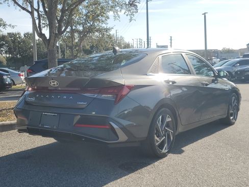 Used 2024 Hyundai Elantra Limited image 6