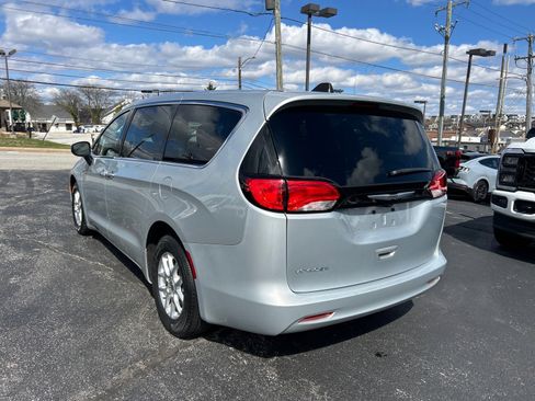 Used 2022 Chrysler Voyager LX image 14