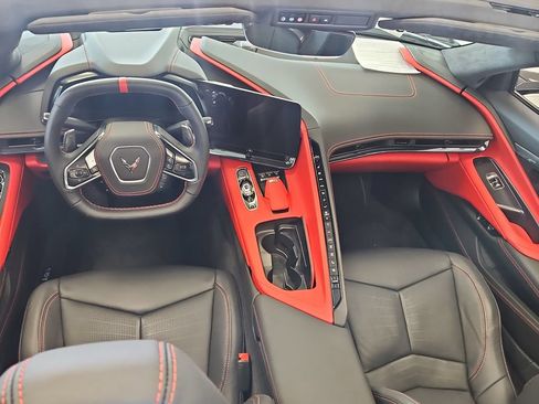 Used 2024 Chevrolet Corvette Stingray Premium Conv w/ Z51 Performance Package RWD image 9