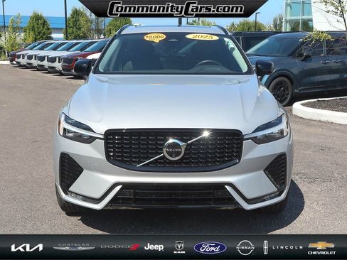 Used 2025 Volvo XC60 B5 Plus image 10