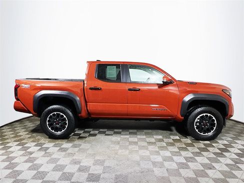 Certified 2025 Toyota Tacoma TRD Off-Road image 9