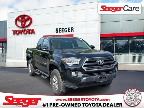 Used 2016 Toyota Tacoma SR5 w/ SR5 Appearance Package (DN) AWD/4WD image 1