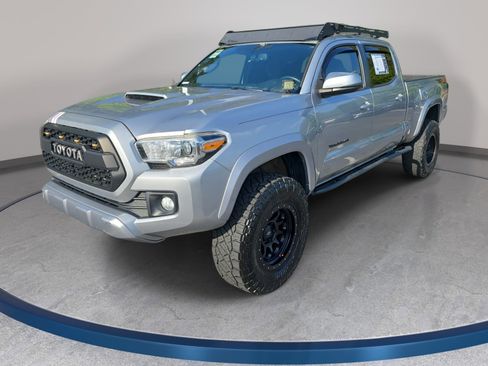 Used 2017 Toyota Tacoma TRD Sport w/ Premium & Technology Package AWD/4WD image 1