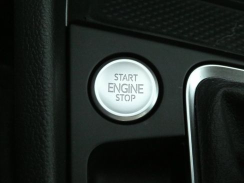 New 2025 Volkswagen Jetta SE image 9