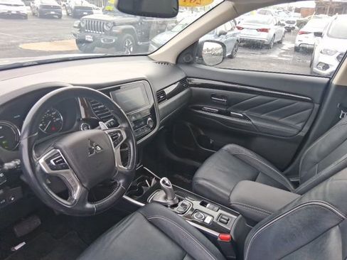 Used 2018 Mitsubishi Outlander SEL image 16