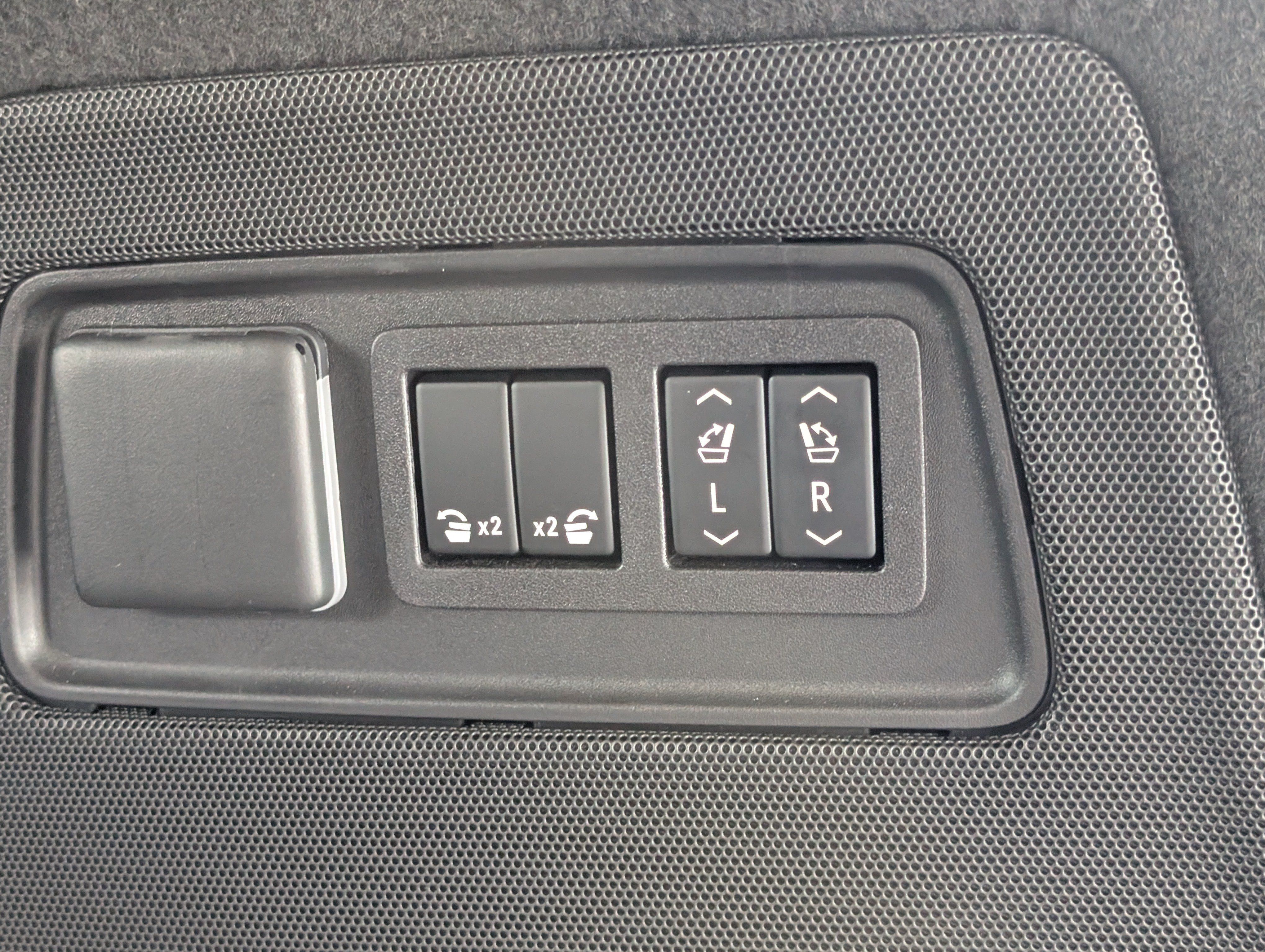 Used 2023 Cadillac Escalade Premium Luxury w/ Performance Package RWD image 21