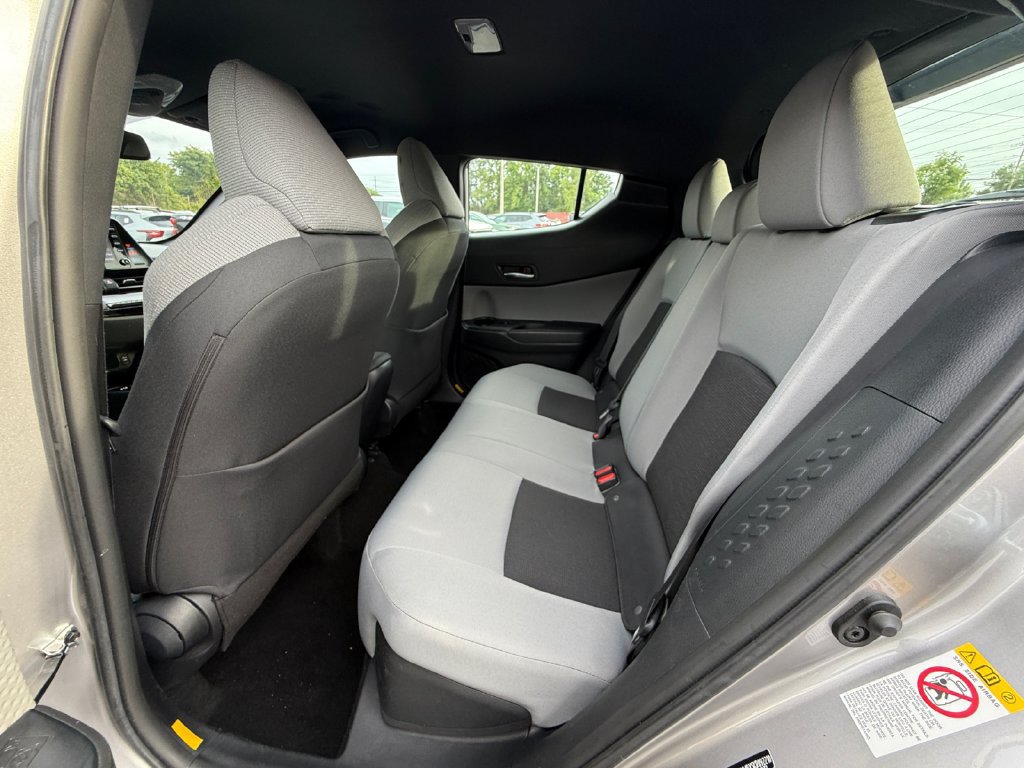 Used 2019 Toyota C-HR XLE FWD image 21